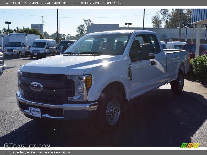 Oxford White / Medium Earth Gray 2017 Ford F250 Super Duty XL SuperCab