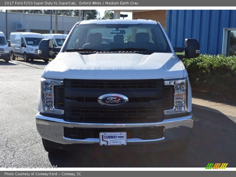 Oxford White / Medium Earth Gray 2017 Ford F250 Super Duty XL SuperCab