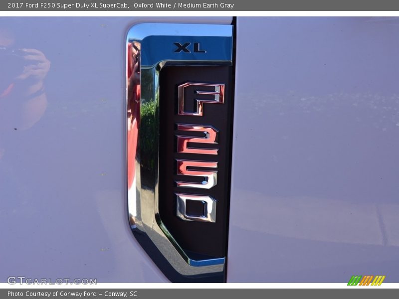 Oxford White / Medium Earth Gray 2017 Ford F250 Super Duty XL SuperCab