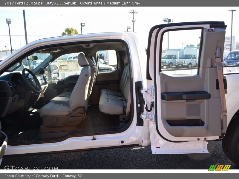  2017 F250 Super Duty XL SuperCab Medium Earth Gray Interior