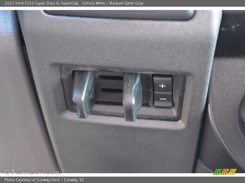 Oxford White / Medium Earth Gray 2017 Ford F250 Super Duty XL SuperCab