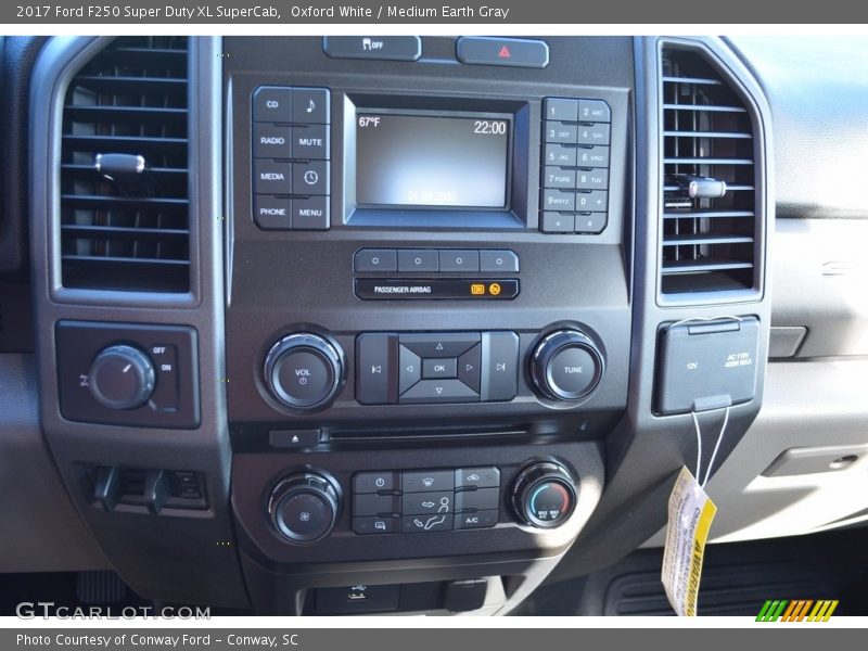Controls of 2017 F250 Super Duty XL SuperCab