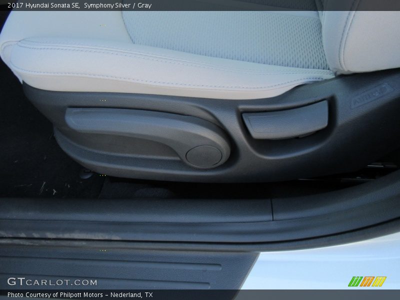 Symphony Silver / Gray 2017 Hyundai Sonata SE