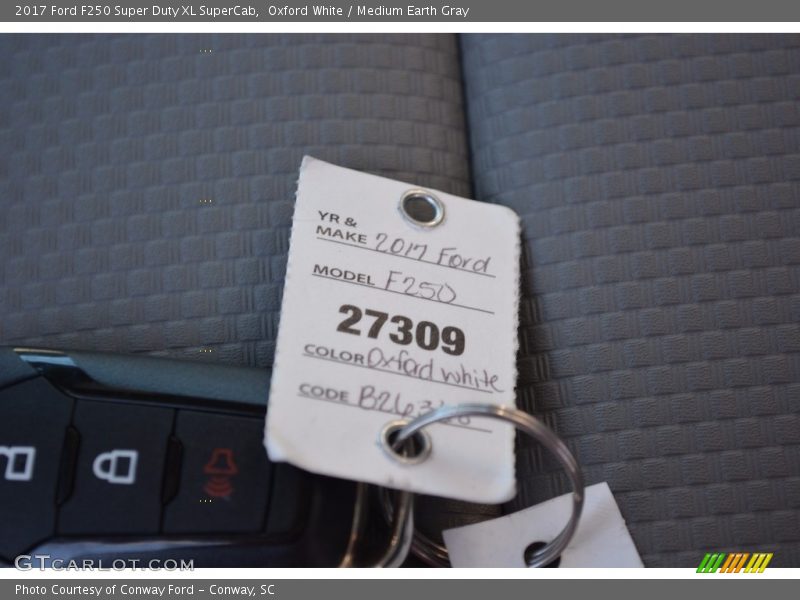 Oxford White / Medium Earth Gray 2017 Ford F250 Super Duty XL SuperCab