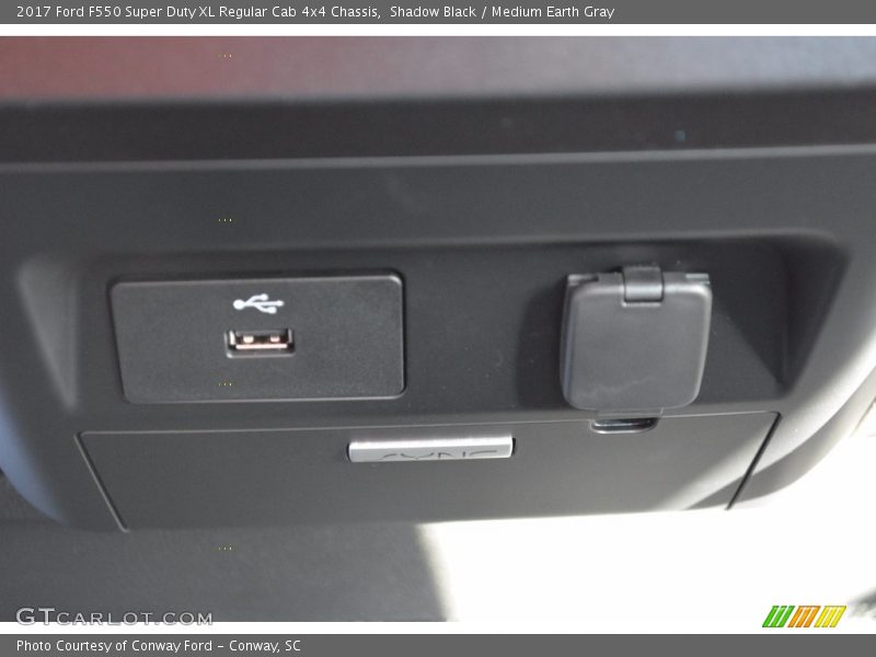 Shadow Black / Medium Earth Gray 2017 Ford F550 Super Duty XL Regular Cab 4x4 Chassis