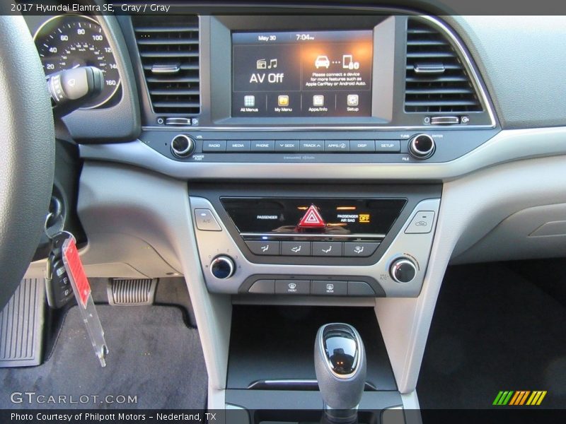 Gray / Gray 2017 Hyundai Elantra SE