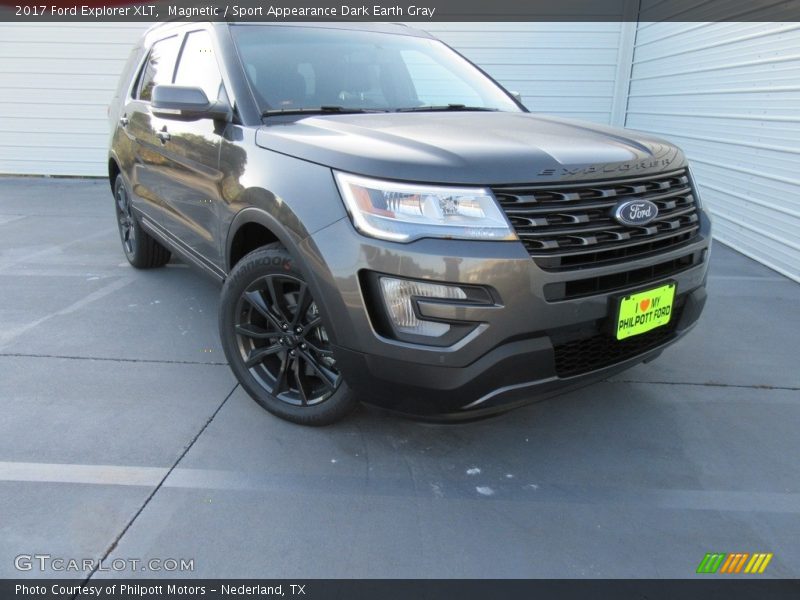 Magnetic / Sport Appearance Dark Earth Gray 2017 Ford Explorer XLT