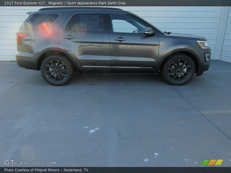 Magnetic / Sport Appearance Dark Earth Gray 2017 Ford Explorer XLT