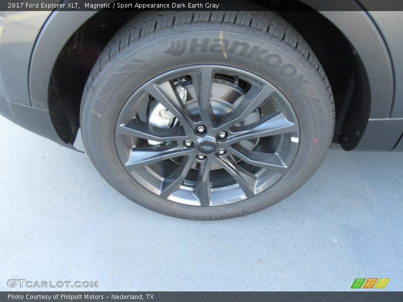 Magnetic / Sport Appearance Dark Earth Gray 2017 Ford Explorer XLT