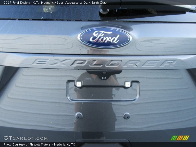 Magnetic / Sport Appearance Dark Earth Gray 2017 Ford Explorer XLT