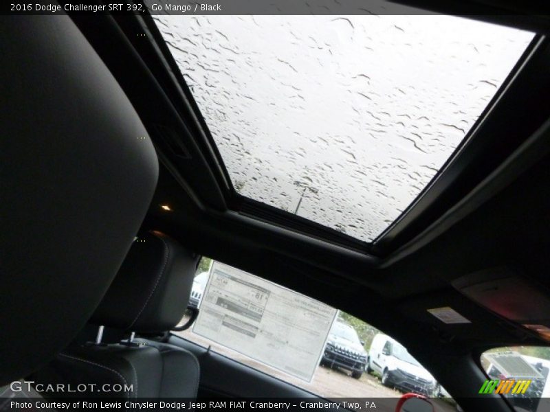 Go Mango / Black 2016 Dodge Challenger SRT 392