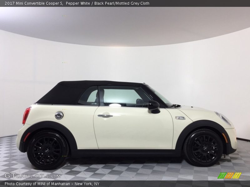 Pepper White / Black Pearl/Mottled Grey Cloth 2017 Mini Convertible Cooper S