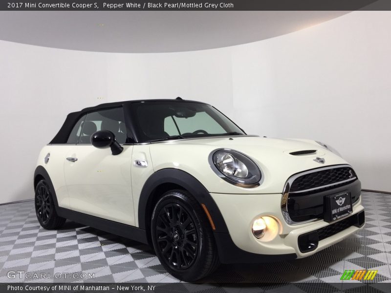 Pepper White / Black Pearl/Mottled Grey Cloth 2017 Mini Convertible Cooper S