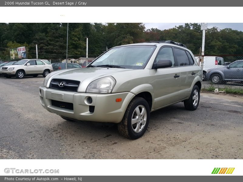 Front 3/4 View of 2006 Tucson GL