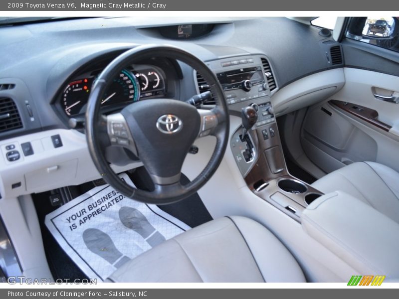 Magnetic Gray Metallic / Gray 2009 Toyota Venza V6
