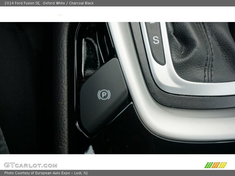 Oxford White / Charcoal Black 2014 Ford Fusion SE