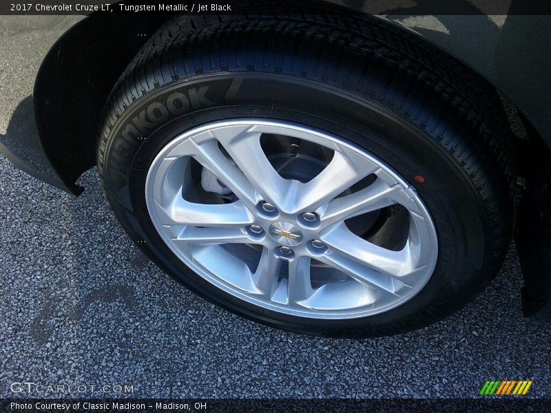 Tungsten Metallic / Jet Black 2017 Chevrolet Cruze LT