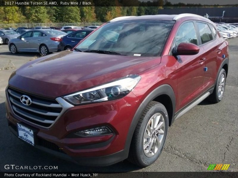 Ruby Wine / Black 2017 Hyundai Tucson SE AWD