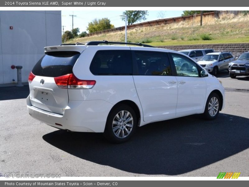 Super White / Light Gray 2014 Toyota Sienna XLE AWD