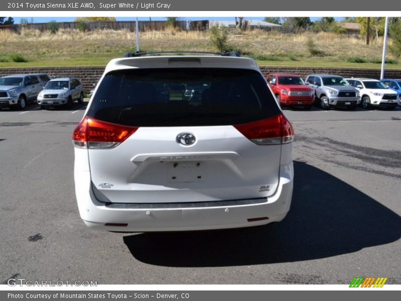 Super White / Light Gray 2014 Toyota Sienna XLE AWD