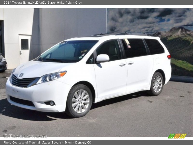 Super White / Light Gray 2014 Toyota Sienna XLE AWD