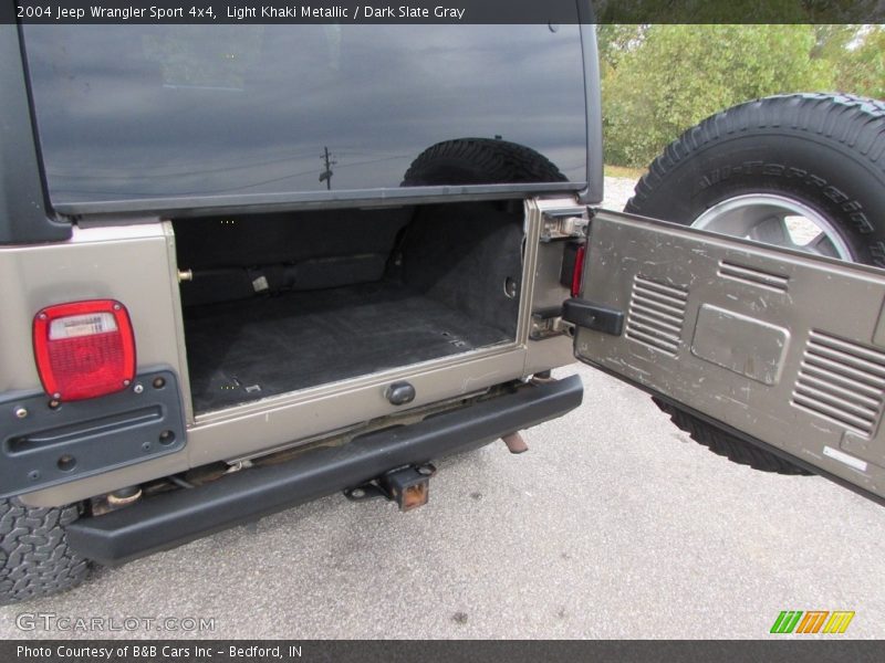 Light Khaki Metallic / Dark Slate Gray 2004 Jeep Wrangler Sport 4x4