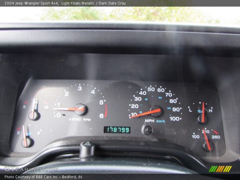 Light Khaki Metallic / Dark Slate Gray 2004 Jeep Wrangler Sport 4x4