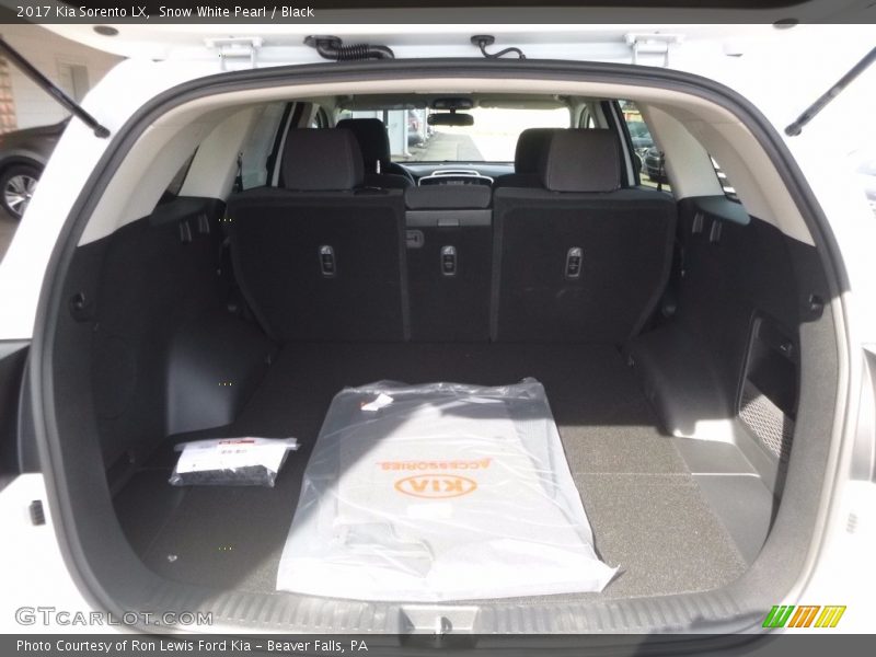 Snow White Pearl / Black 2017 Kia Sorento LX