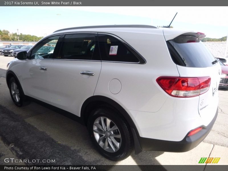 Snow White Pearl / Black 2017 Kia Sorento LX