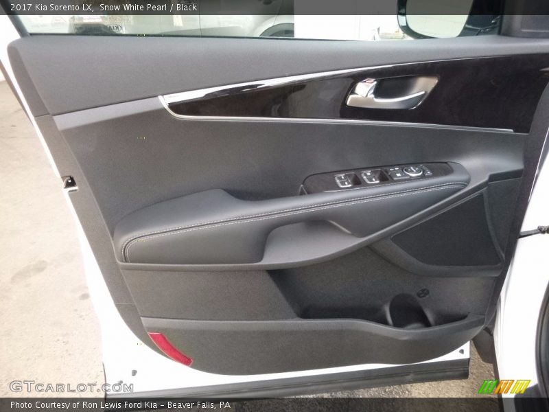 Snow White Pearl / Black 2017 Kia Sorento LX