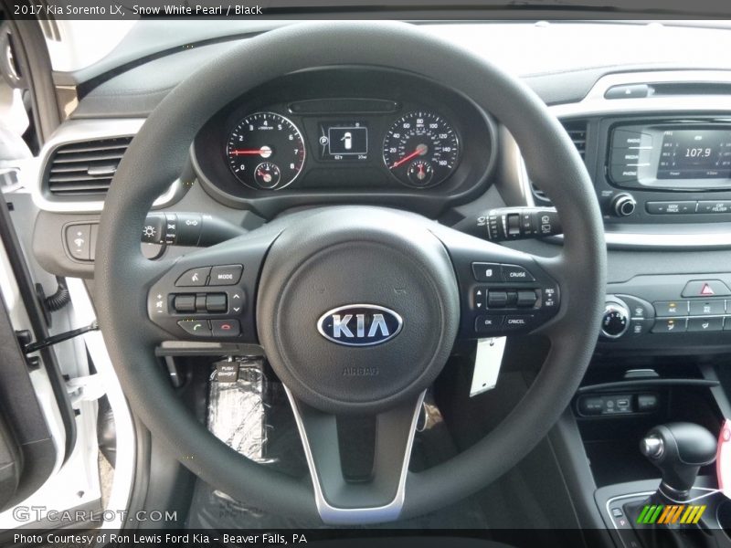 Snow White Pearl / Black 2017 Kia Sorento LX