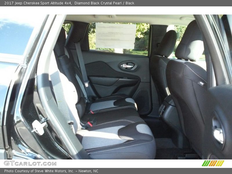 Diamond Black Crystal Pearl / Black 2017 Jeep Cherokee Sport Altitude 4x4