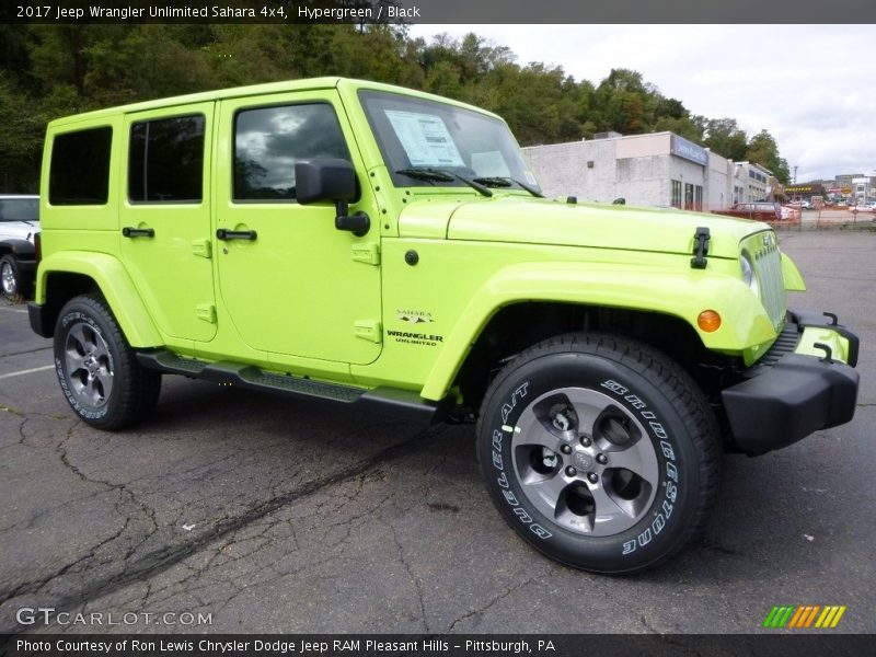 Front 3/4 View of 2017 Wrangler Unlimited Sahara 4x4