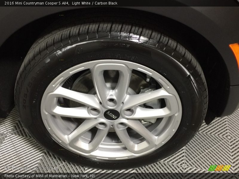 Light White / Carbon Black 2016 Mini Countryman Cooper S All4