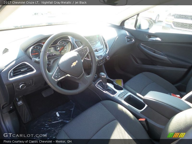 Nightfall Gray Metallic / Jet Black 2017 Chevrolet Cruze LT