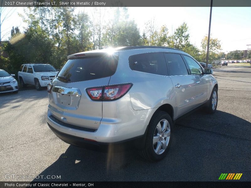 Silver Ice Metallic / Ebony 2017 Chevrolet Traverse LT