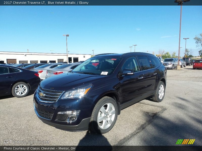 Blue Velvet Metallic / Ebony 2017 Chevrolet Traverse LT