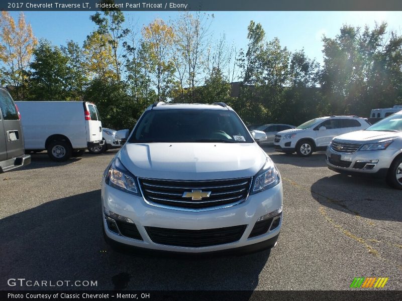 Iridescent Pearl Tricoat / Ebony 2017 Chevrolet Traverse LT