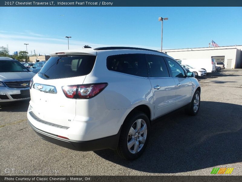 Iridescent Pearl Tricoat / Ebony 2017 Chevrolet Traverse LT