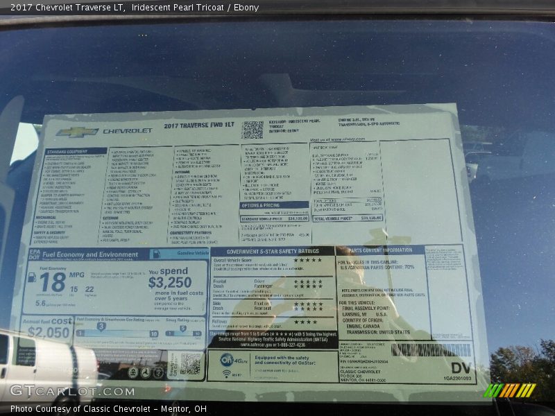 Iridescent Pearl Tricoat / Ebony 2017 Chevrolet Traverse LT