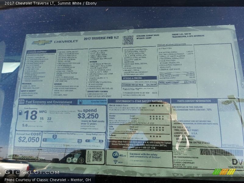Summit White / Ebony 2017 Chevrolet Traverse LT