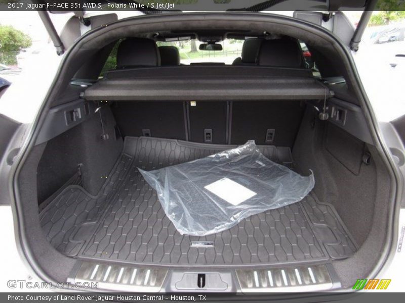  2017 F-PACE 35t AWD S Trunk