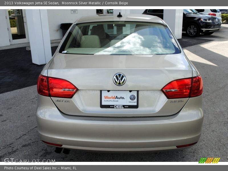 Moonrock Silver Metallic / Cornsilk Beige 2013 Volkswagen Jetta SE Sedan