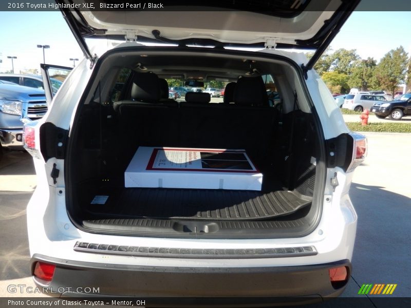 Blizzard Pearl / Black 2016 Toyota Highlander XLE