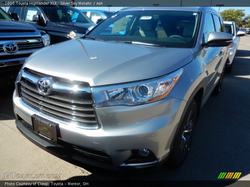 Silver Sky Metallic / Ash 2016 Toyota Highlander XLE