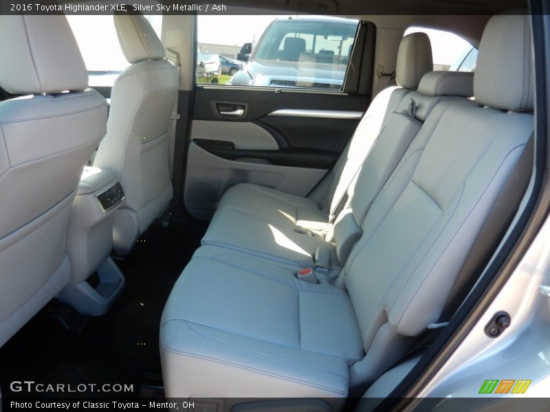 Silver Sky Metallic / Ash 2016 Toyota Highlander XLE