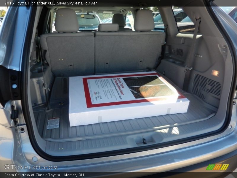 Silver Sky Metallic / Ash 2016 Toyota Highlander XLE