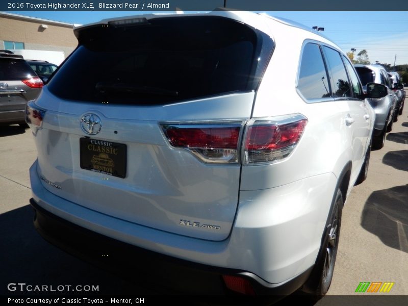 Blizzard Pearl / Almond 2016 Toyota Highlander XLE