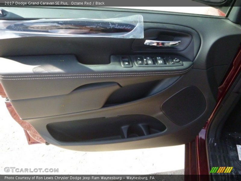 Octane Red / Black 2017 Dodge Grand Caravan SE Plus