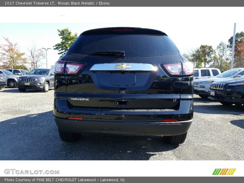 Mosaic Black Metallic / Ebony 2017 Chevrolet Traverse LT